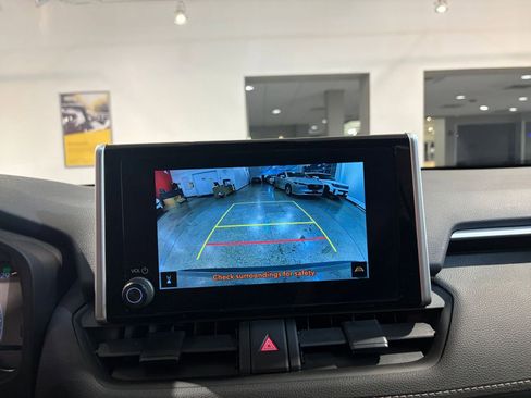 Used 2025 Toyota RAV4 XLE image 17