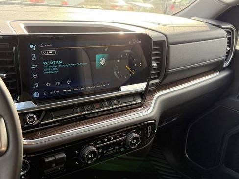 Used 2025 Chevrolet Silverado 2500 LT w/ Convenience Package image 10