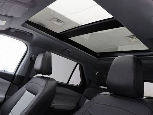 Used 2023 Ford Explorer XLT w/ Equipment Group 202A image 16