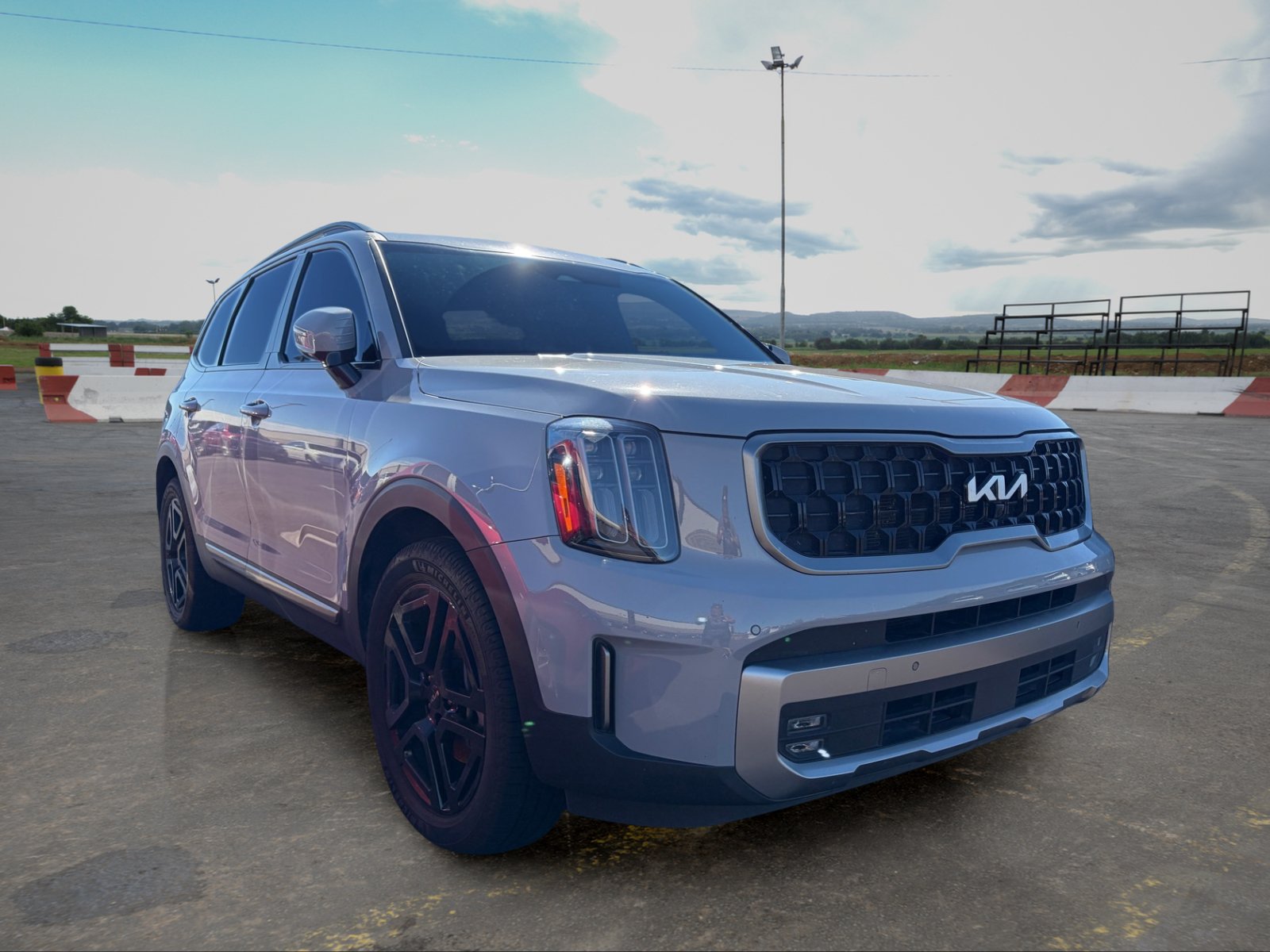 Certified 2023 Kia Telluride SX X-Line AWD/4WD image 2