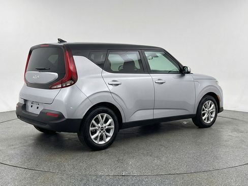 Used 2025 Kia Soul LX w/ LX Technology Package FWD image 9