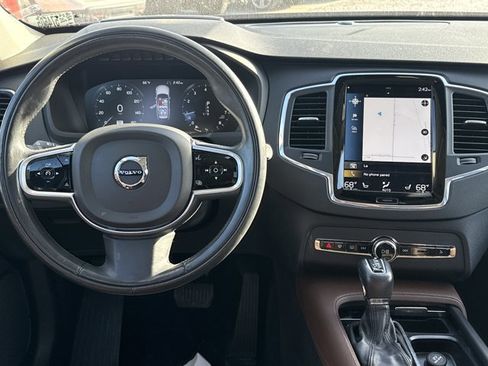 Used 2020 Volvo XC90 T6 Momentum image 4