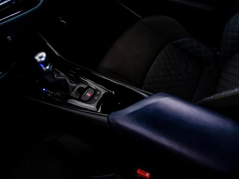 Used 2021 Toyota C-HR XLE FWD image 21
