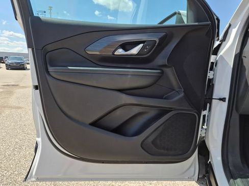Used 2024 GMC Terrain SLE w/ Driver Convenience Package FWD image 13