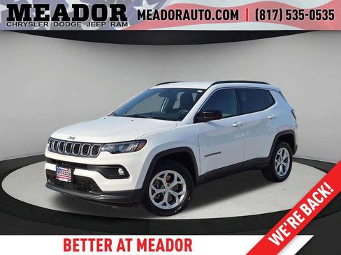 Used 2024 Jeep Compass Latitude AWD/4WD image 1