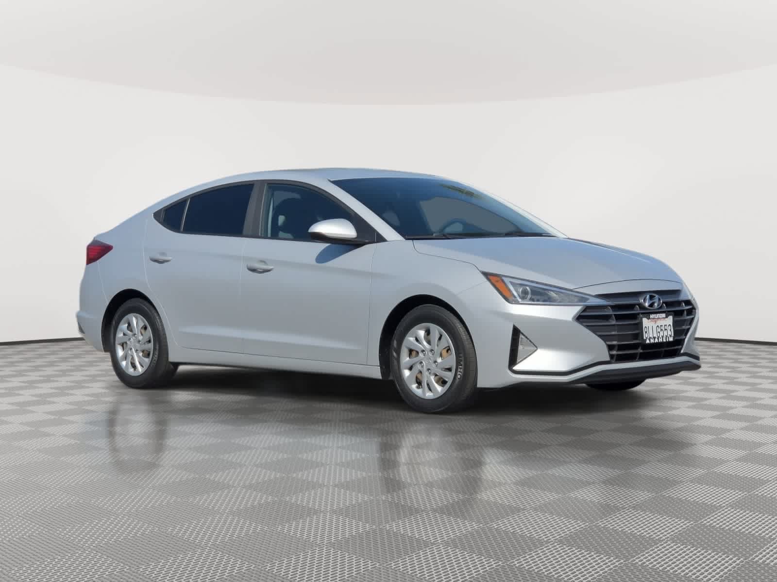 Used 2019 Hyundai Elantra SE FWD image 3