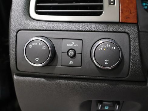 Used 2013 Chevrolet Avalanche LTZ AWD/4WD image 33