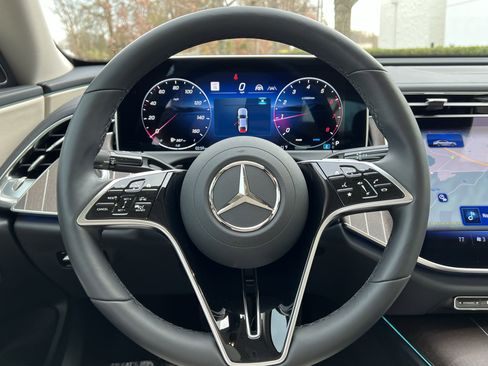 Certified 2025 Mercedes-Benz E 350 4MATIC Sedan image 18