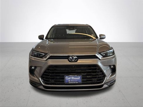 Used 2025 Toyota Grand Highlander AWD image 3