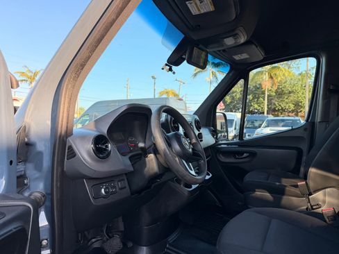Used 2019 Mercedes-Benz Sprinter 170 image 13