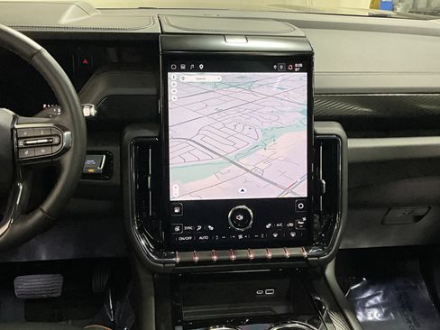 Used 2025 GMC Yukon AT4 w/ AT4 Premium Package AWD/4WD image 8