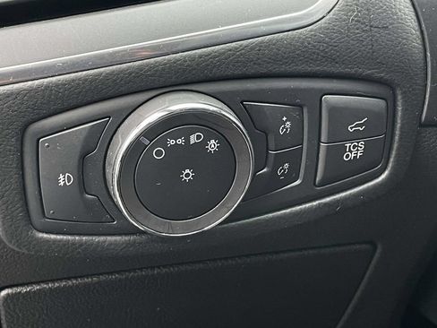 Used 2019 Ford Edge Titanium FWD image 9