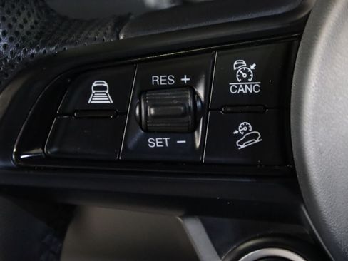 Used 2022 Alfa Romeo Stelvio Ti AWD/4WD image 16