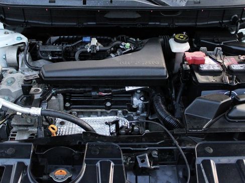 Used 2018 Nissan Rogue SV image 45