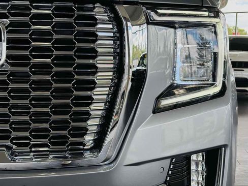 Used 2024 GMC Yukon SLT w/ SLT Luxury Package AWD/4WD image 5