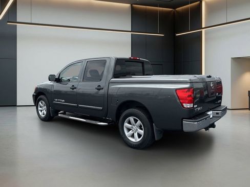 Used 2010 Nissan Titan SE w/ SE Value Truck Pkg RWD image 3
