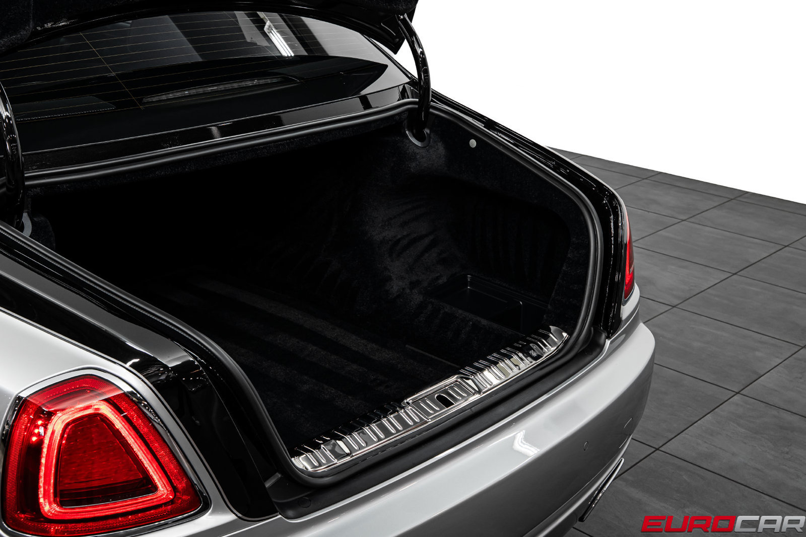 Used 2014 Rolls-Royce Ghost RWD image 21