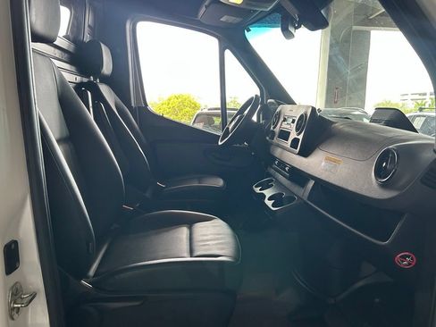 Used 2025 Mercedes-Benz Sprinter 2500 image 34