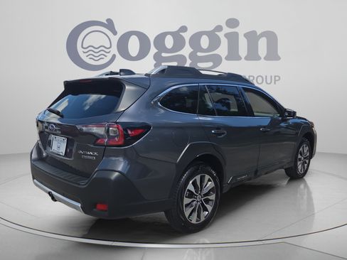 Used 2025 Subaru Outback Touring AWD/4WD image 5