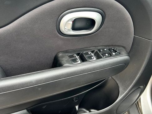 Used 2018 Kia Soul + FWD image 6