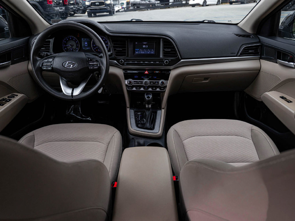 Used 2020 Hyundai Elantra SE FWD image 29