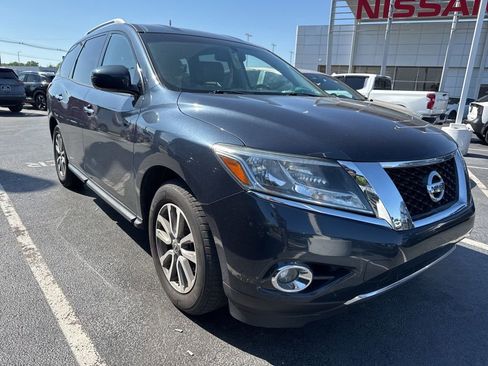 Used 2016 Nissan Pathfinder SV FWD image 3