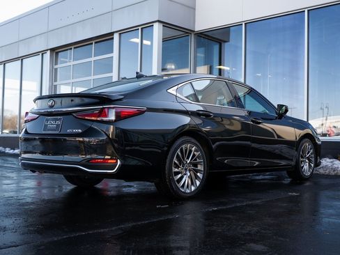 Used 2023 Lexus ES 300h Ultra Luxury image 6