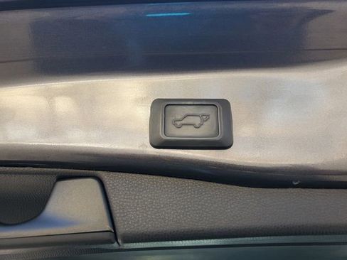 Used 2022 Toyota RAV4 XLE w/ Convenience Package image 8