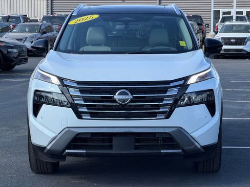 Used 2025 Nissan Rogue SL w/ Tech Package AWD/4WD image 10