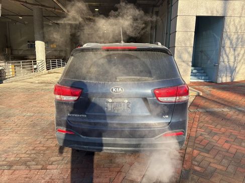 Used 2018 Kia Sorento LX image 4