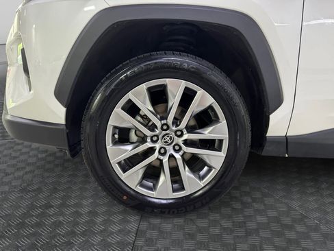 Used 2022 Toyota RAV4 Limited image 18