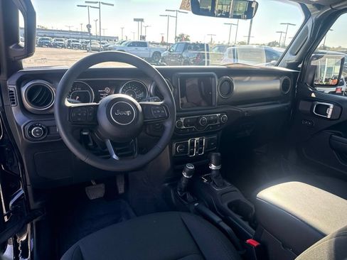 Used 2023 Jeep Gladiator Sport AWD/4WD image 16