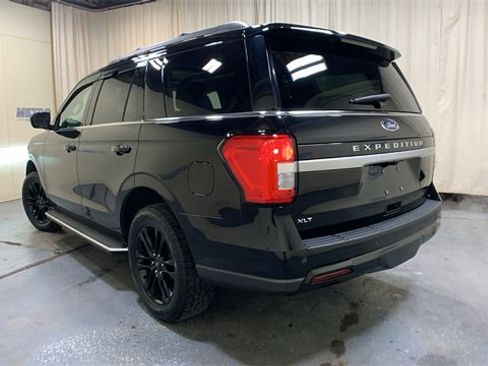 Used 2023 Ford Expedition XLT image 5