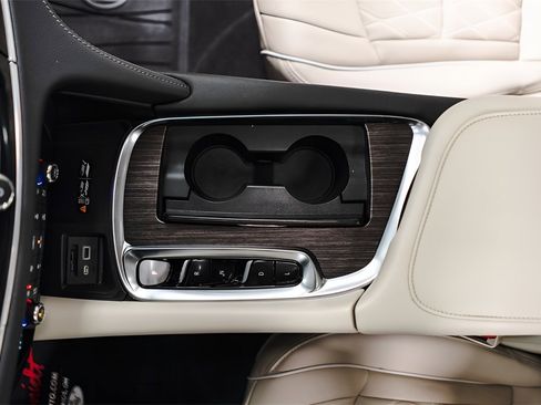 Used 2024 Buick Enclave Avenir image 18