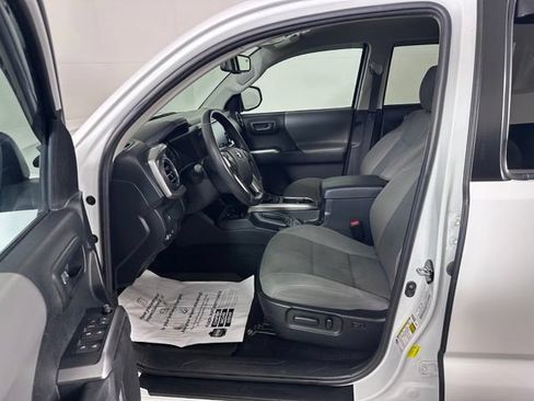 Used 2021 Toyota Tacoma SR5 AWD/4WD image 18