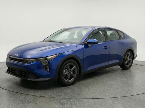 Used 2025 Kia K4 LXS image 3