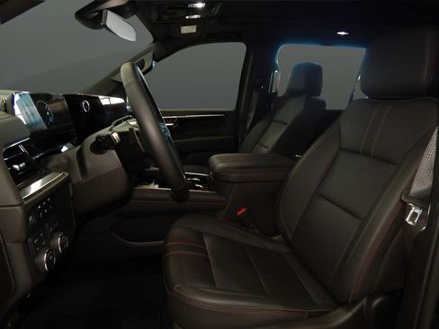 Used 2025 Chevrolet Suburban RST w/ Comfort Package AWD/4WD image 12