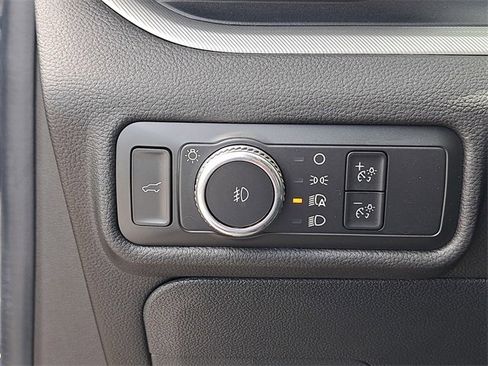 Used 2022 Ford Explorer XLT w/ Equipment Group 202A image 22