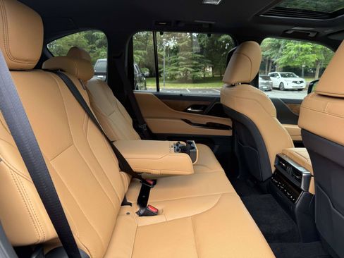 Used 2025 Lexus LX 700h Luxury w/ Appearance Package AWD/4WD image 16