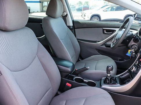 Used 2014 Hyundai Elantra SE image 21