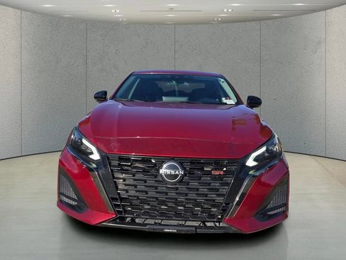 Used 2024 Nissan Altima 2.0 SR FWD image 8