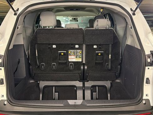 Used 2024 Toyota Sienna LE image 14