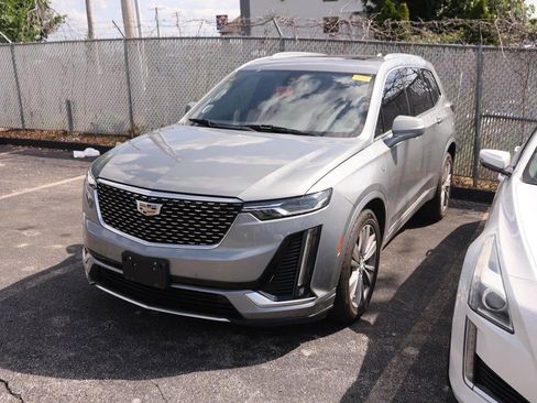 Used 2023 Cadillac XT6 Premium Luxury AWD/4WD image 4