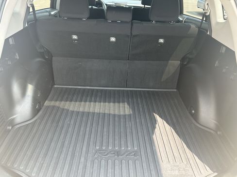Used 2018 Toyota RAV4 XLE AWD/4WD image 21