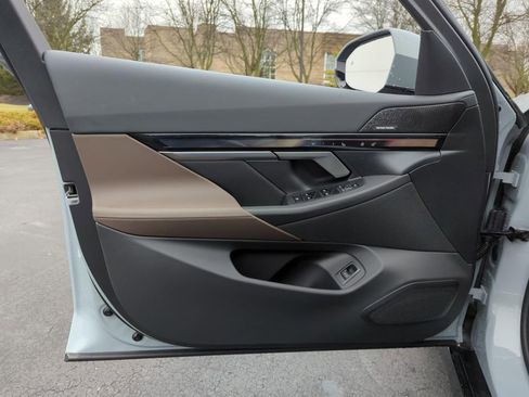 New 2024 BMW i5 eDrive40i w/ M Sport Package image 11