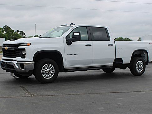 Used 2025 Chevrolet Silverado 2500 W/T w/ WT/CX Safety Package AWD/4WD image 3