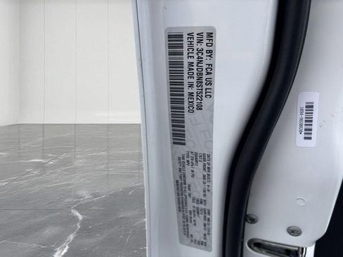 Used 2025 Jeep Compass Latitude image 30