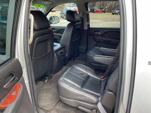 Used 2011 GMC Yukon XL SLT image 31