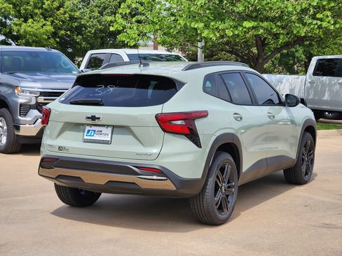 New 2026 Chevrolet Trax ACTIV w/ Sunroof Package FWD image 3