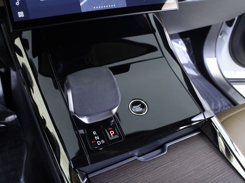 Used 2024 Land Rover Range Rover Sport SE image 31